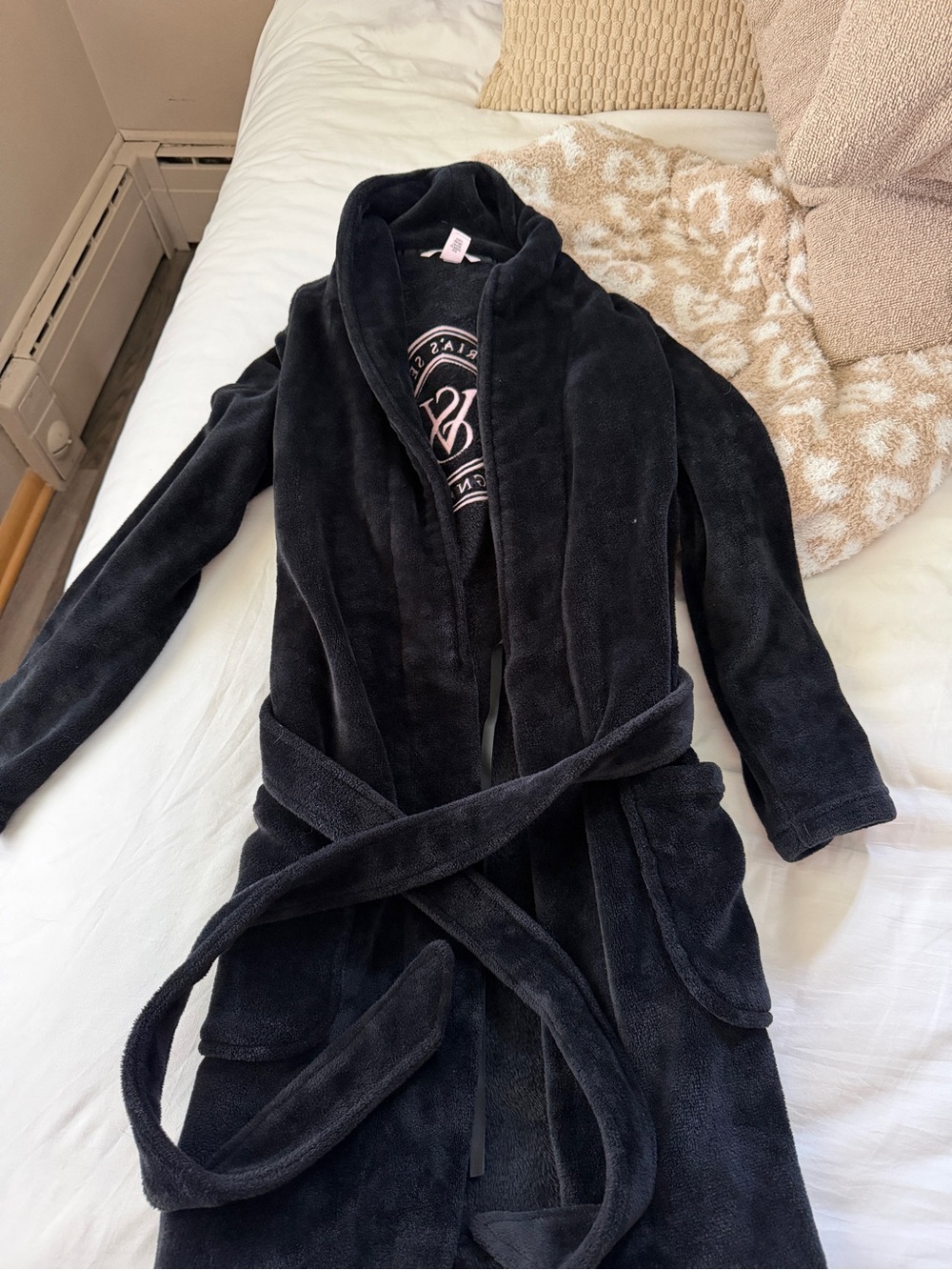 VS BATHROBE